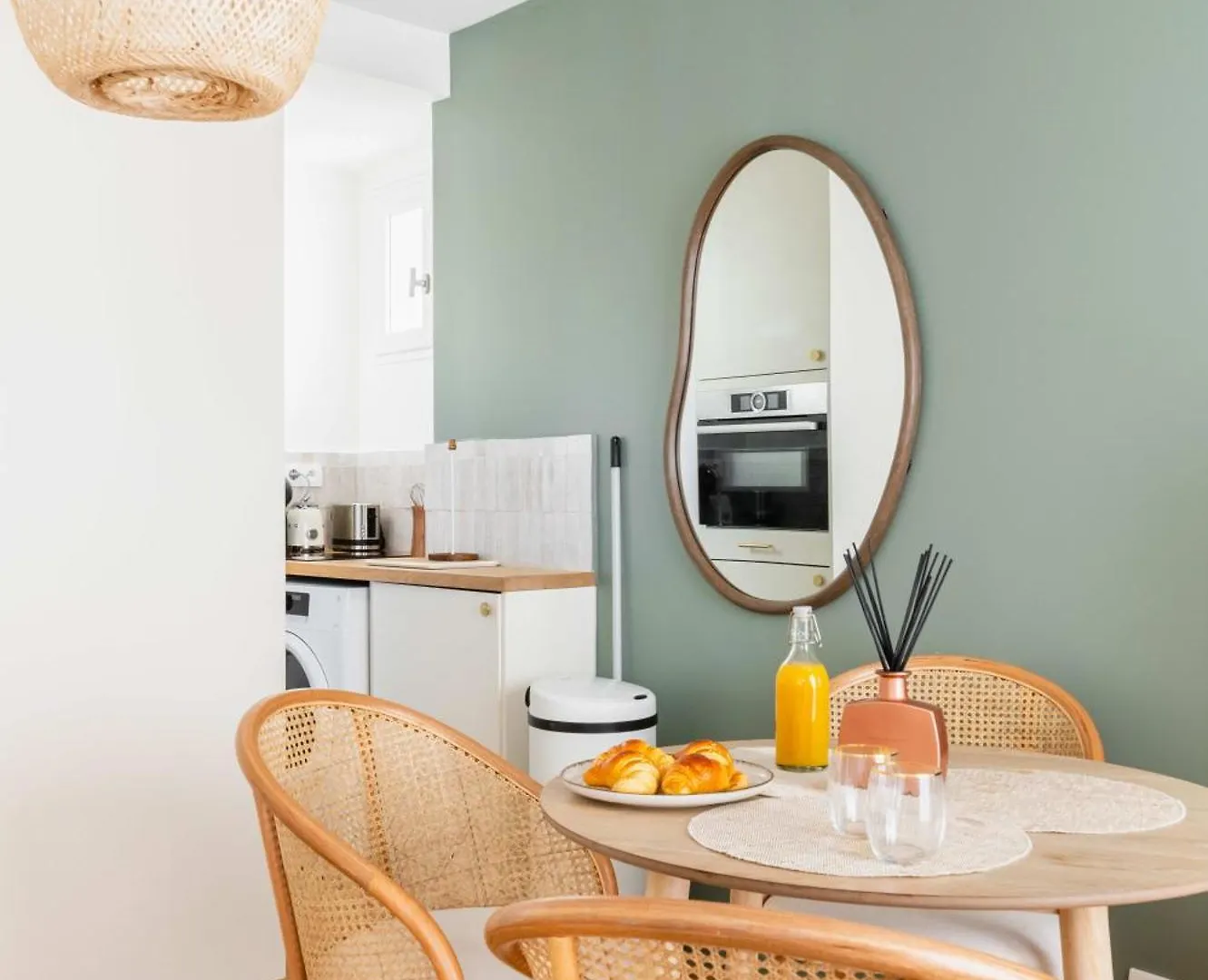 2 Pieces Sacre Coeur Montmartre - Paris 18 - 4P - Flat-Guest Apartment 0*,  France